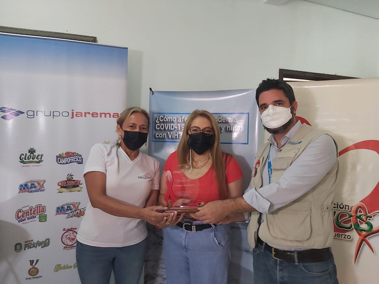 Representantes de UNICEF y Fundación Llaves junto a la Lic. Sonia Mejía de Grupo Jaremar.