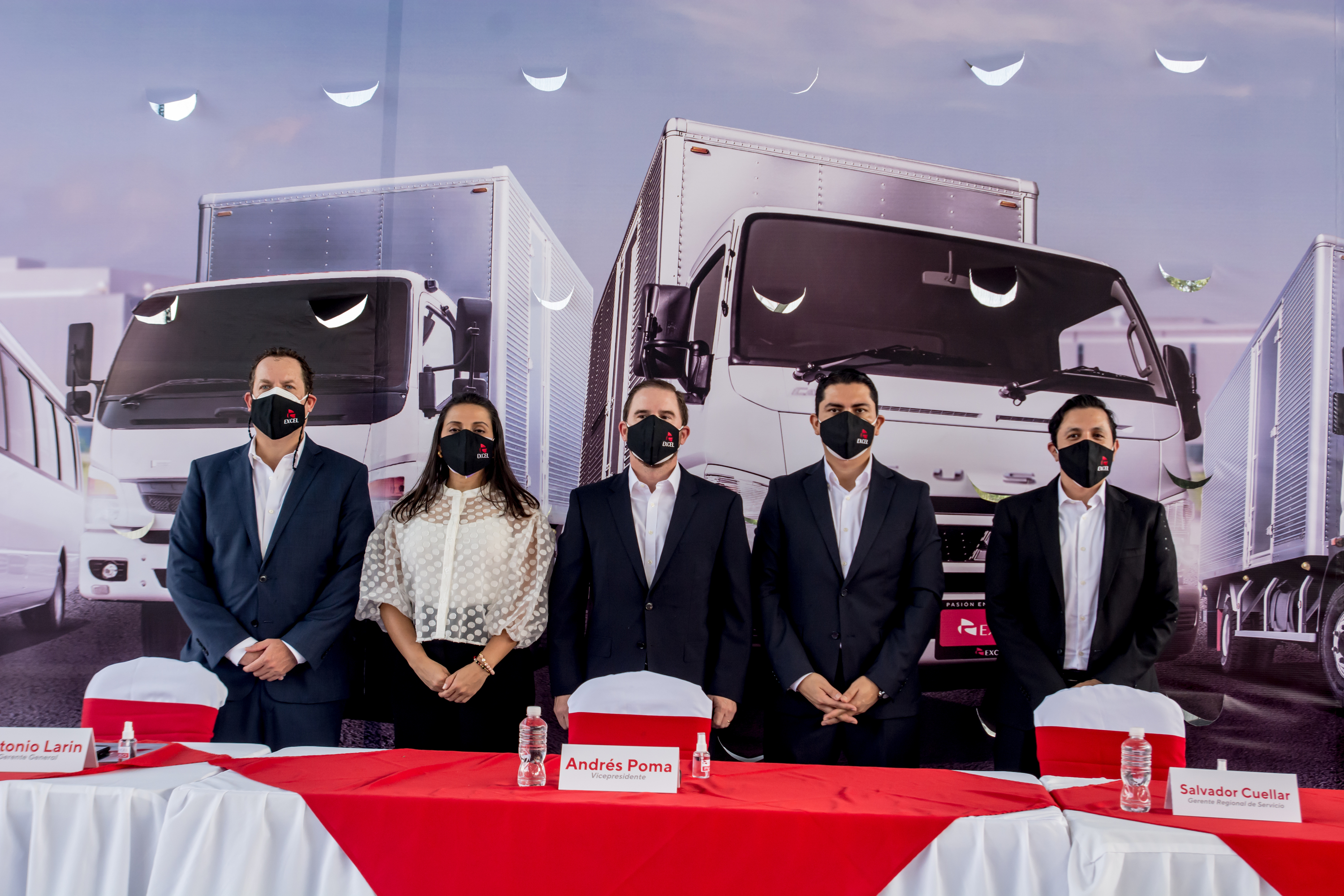  Antonio Larin, Carmen González, Salvador Cuellar y Roberto De Leon.